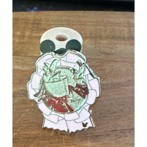 Disney Hidden Mickey Trading Pin Bedknobs and Broomsticks Secretary Bird Authent - Picture 2 of 4